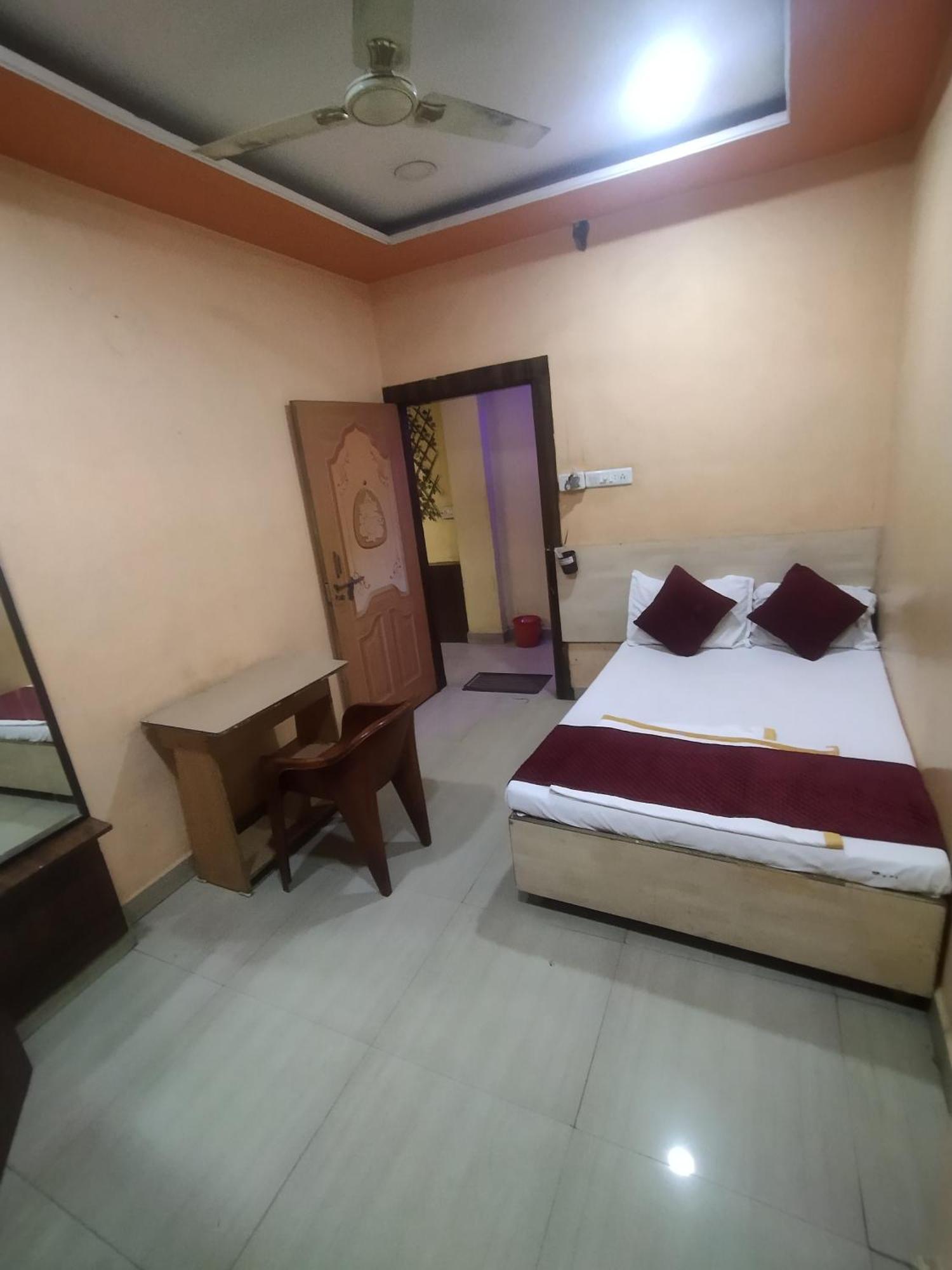 Hotel Thakur Ji ボーパール エクステリア 写真