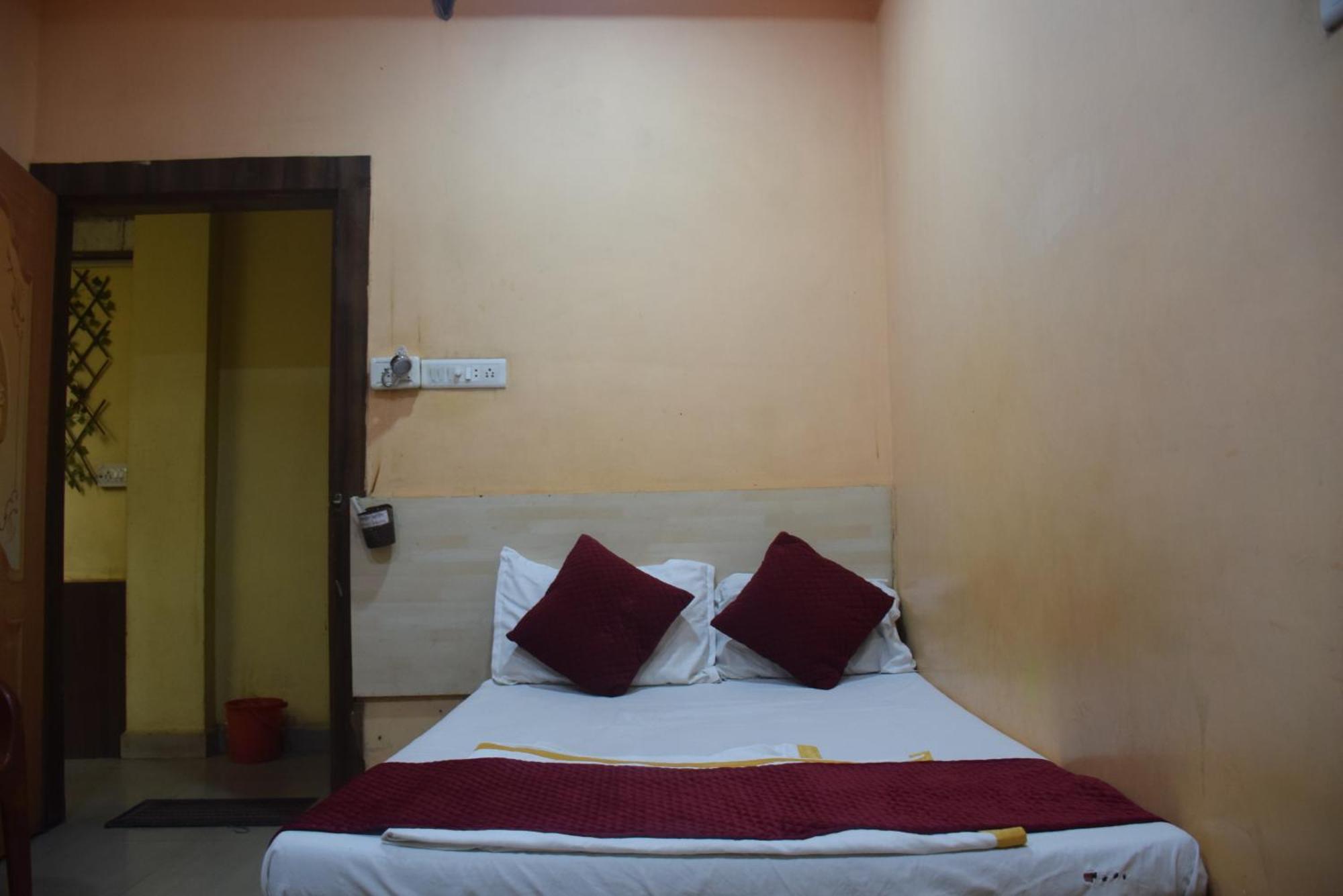 Hotel Thakur Ji ボーパール エクステリア 写真
