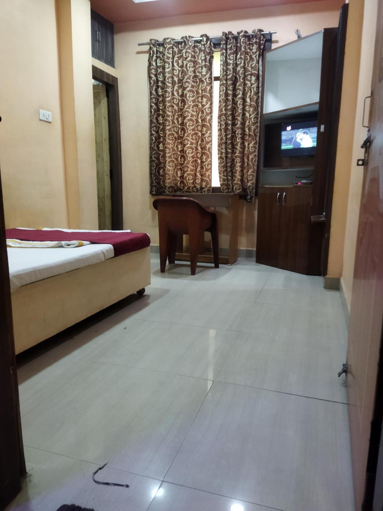 Hotel Thakur Ji ボーパール エクステリア 写真