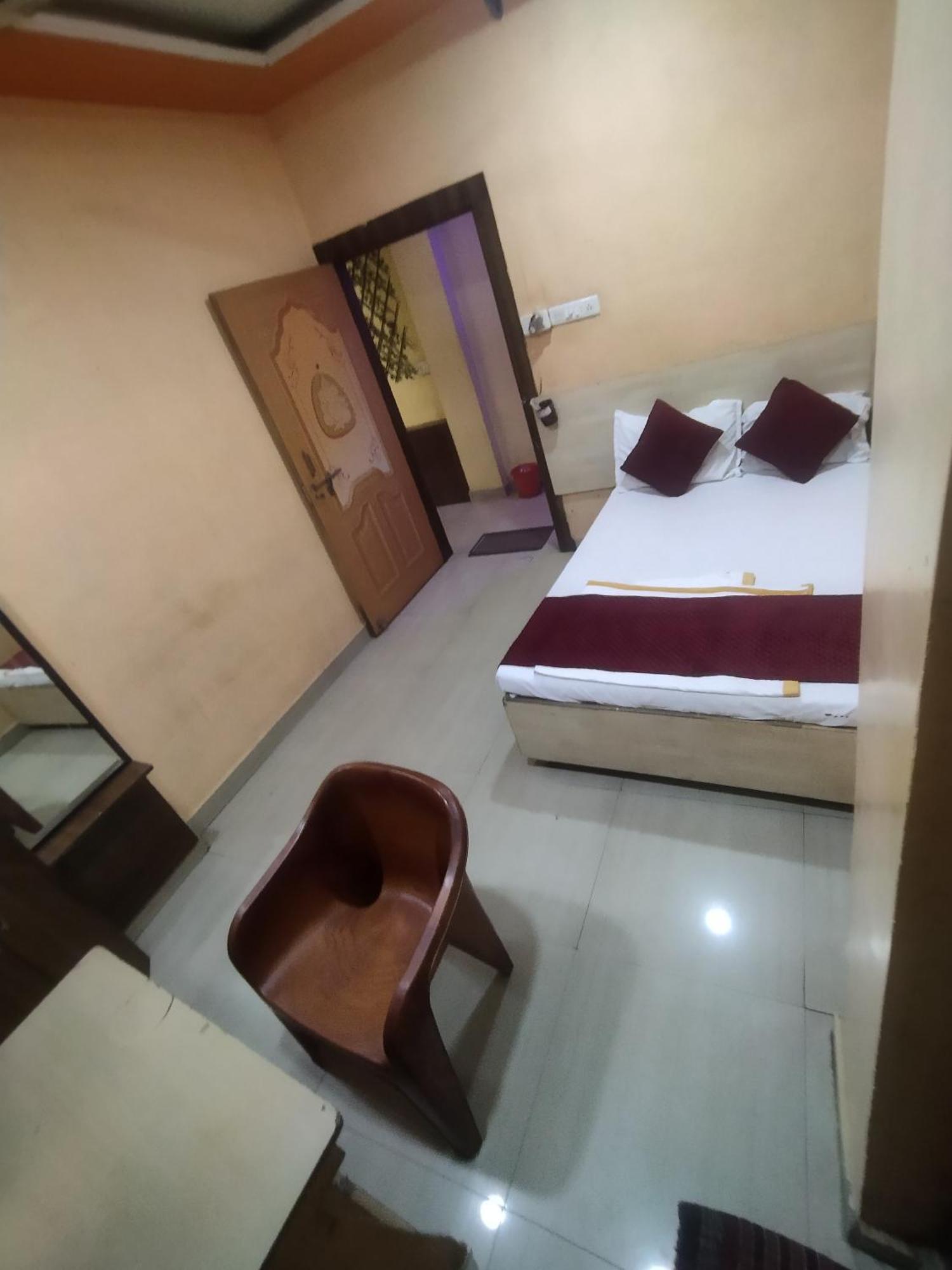 Hotel Thakur Ji ボーパール エクステリア 写真