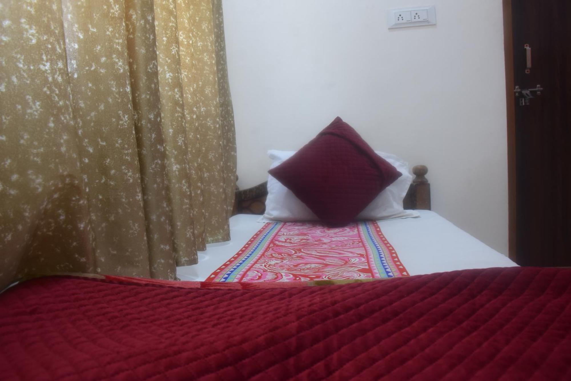 Hotel Thakur Ji ボーパール エクステリア 写真