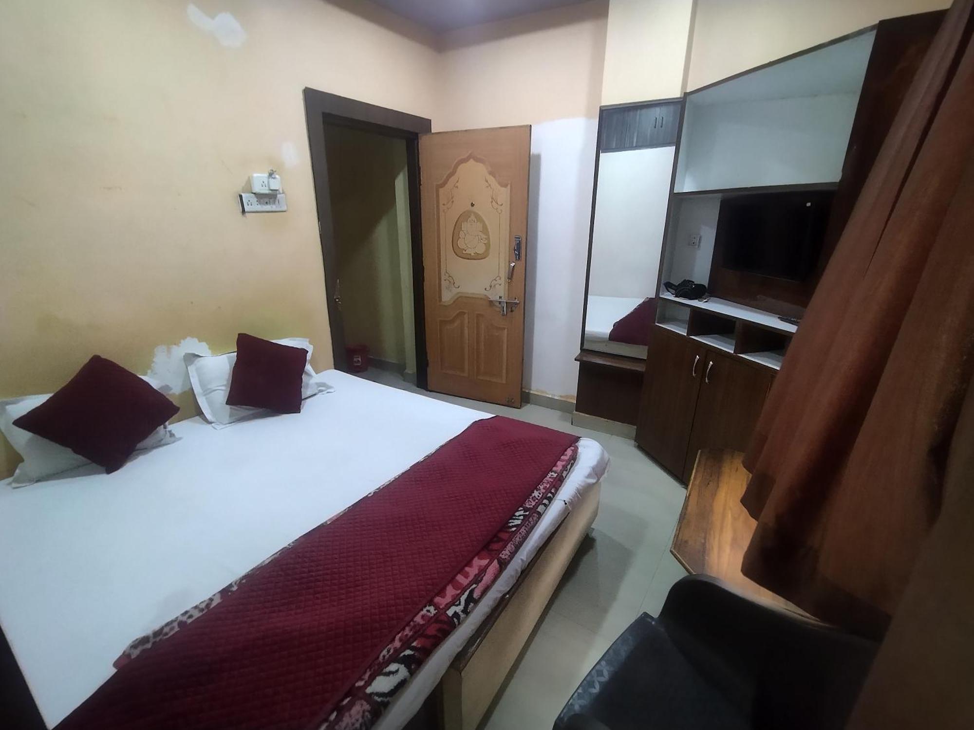 Hotel Thakur Ji ボーパール エクステリア 写真