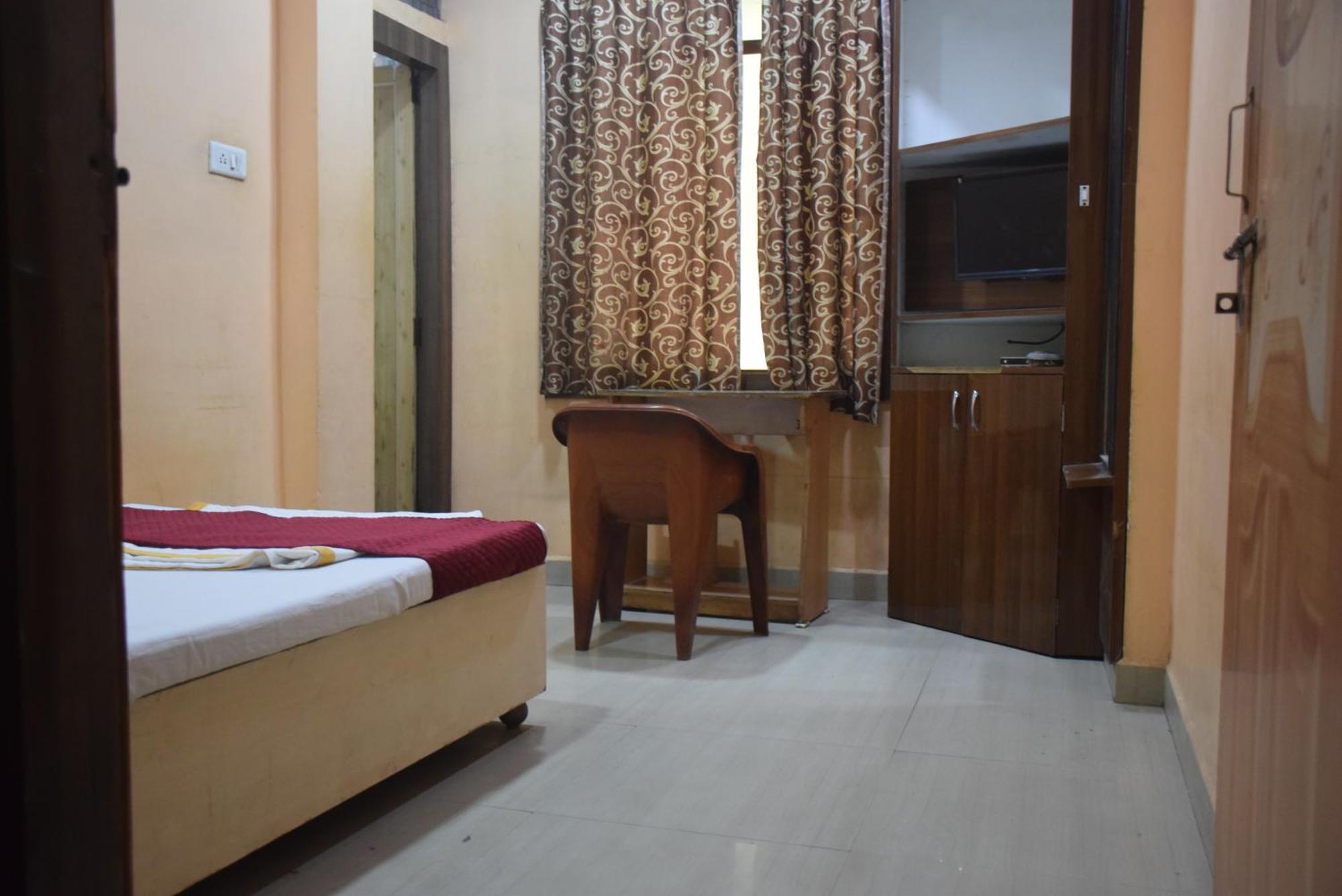 Hotel Thakur Ji ボーパール エクステリア 写真