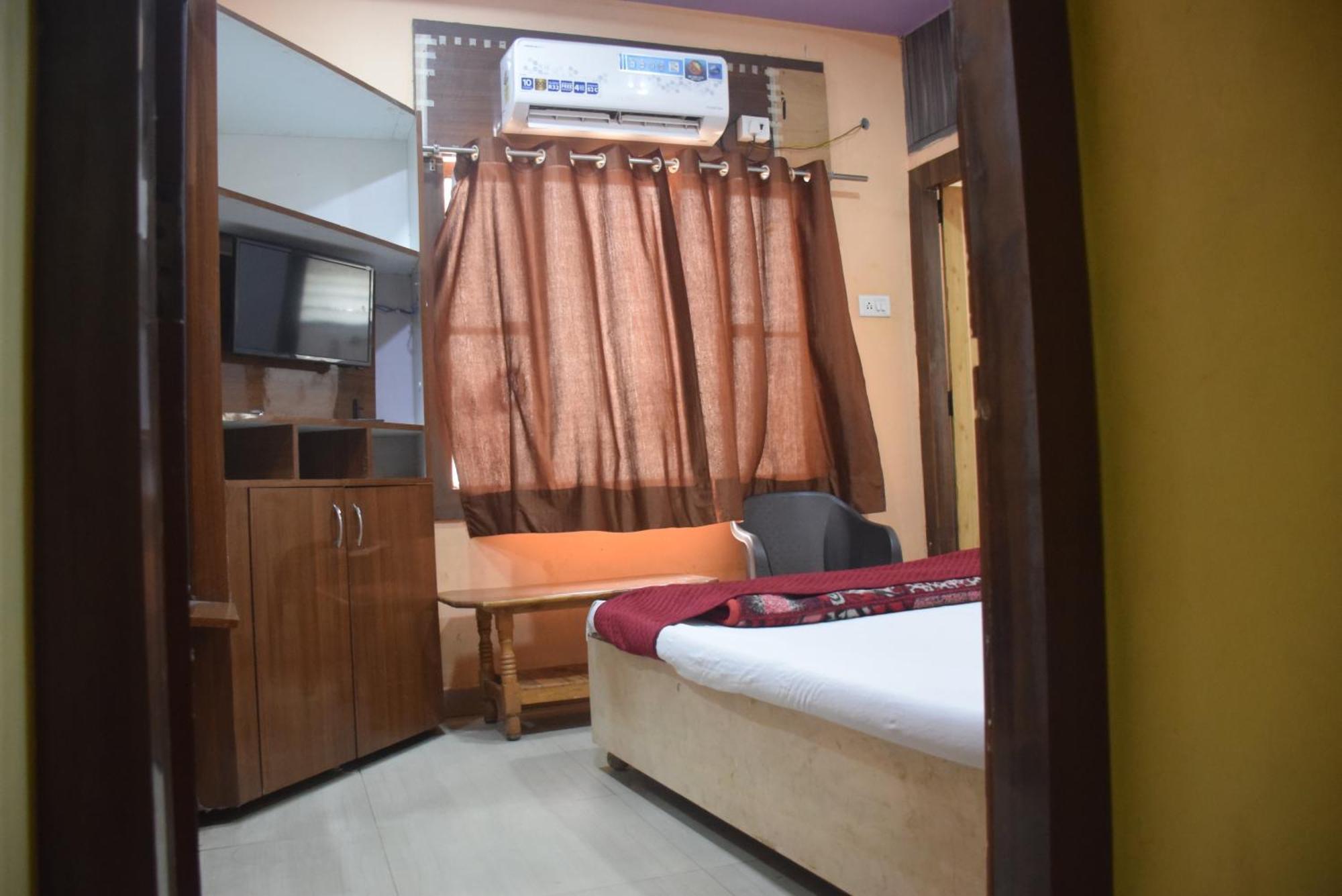 Hotel Thakur Ji ボーパール エクステリア 写真