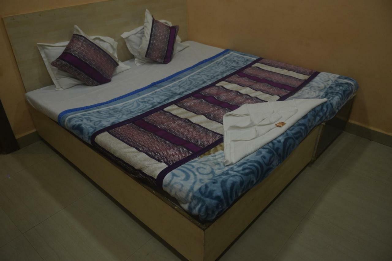 Hotel Thakur Ji ボーパール エクステリア 写真